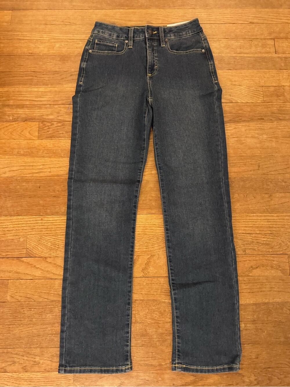 NWT Style & Co. Women's Moddy Blue Straight Leg Jeans - Size 4  b48